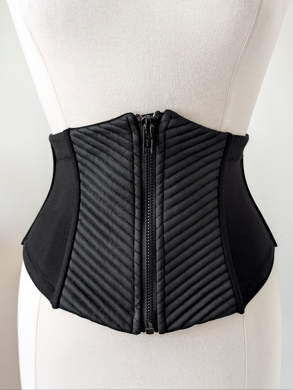Lip Service waist cincher #97-360 Strictly Confidential (2010) MEDIUM